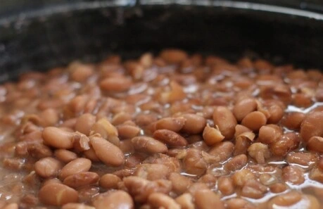 A bowl of beans